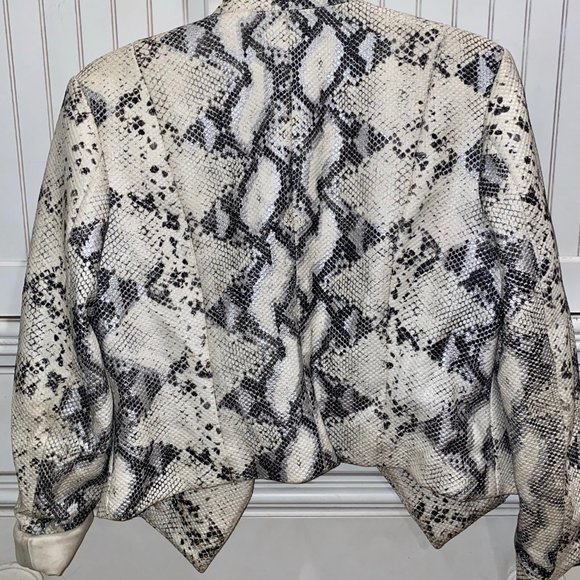 Thalia Sodi White & Gray Metallic Snakeskin Blazer - Picture 4 of 7